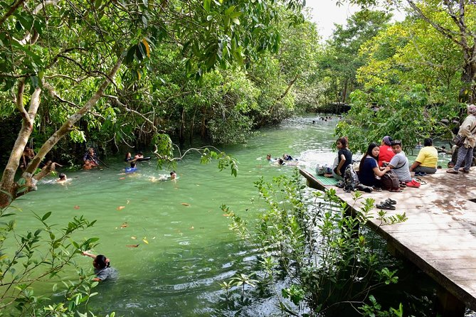 2 Days Cheow Lan Lake Raft House from Krabi - A floating bungalow at Praiwan Raft House