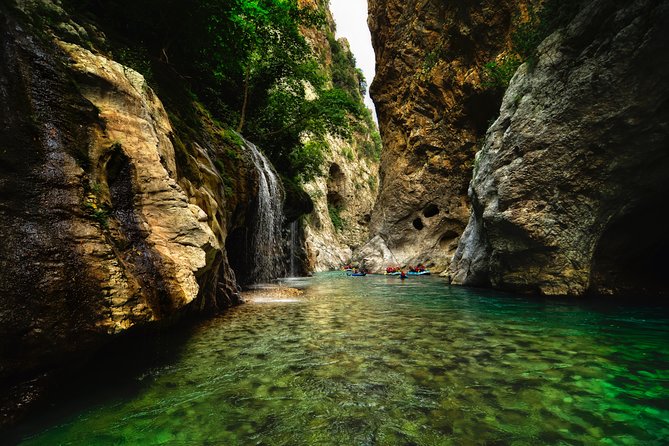 Arachthos white water river Rafting: Plaka's Bridge- Tzari - Starting beneath the great Plaka Bridge