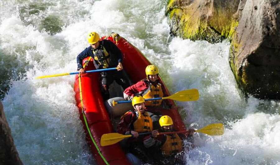 Arequipa: Chili River Rafting - The 6-kilometer run through volcanic rock
