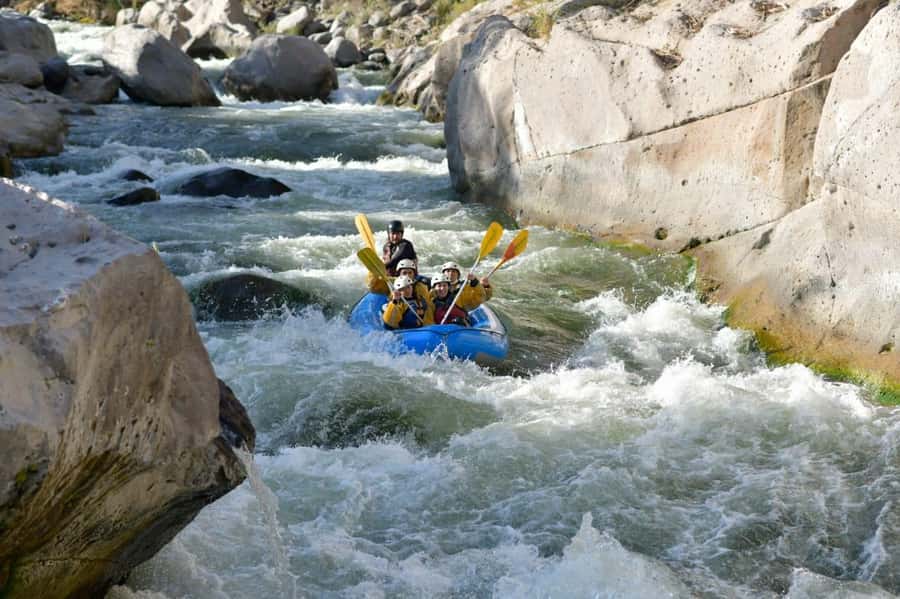 Arequipa: Rafting on the Chili River | Full adrenaline | - The one-hour river section and raft size