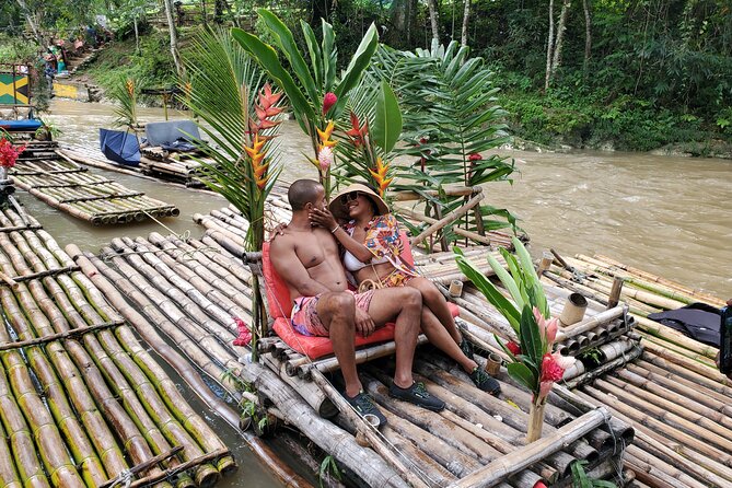 bamboo rafting with limestone foot massage - The limestone foot massage: a pleasant extra with a question mark