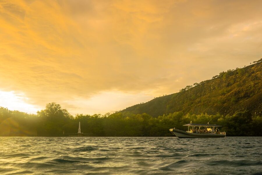 Big Island: Kona Super Raft Sunset Cruise - A crew-led experience, not just a boat transfer