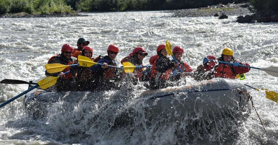 Canyon Run: Denali National Park Class IV Whitewater Rafting - Oar raft or paddle raft?