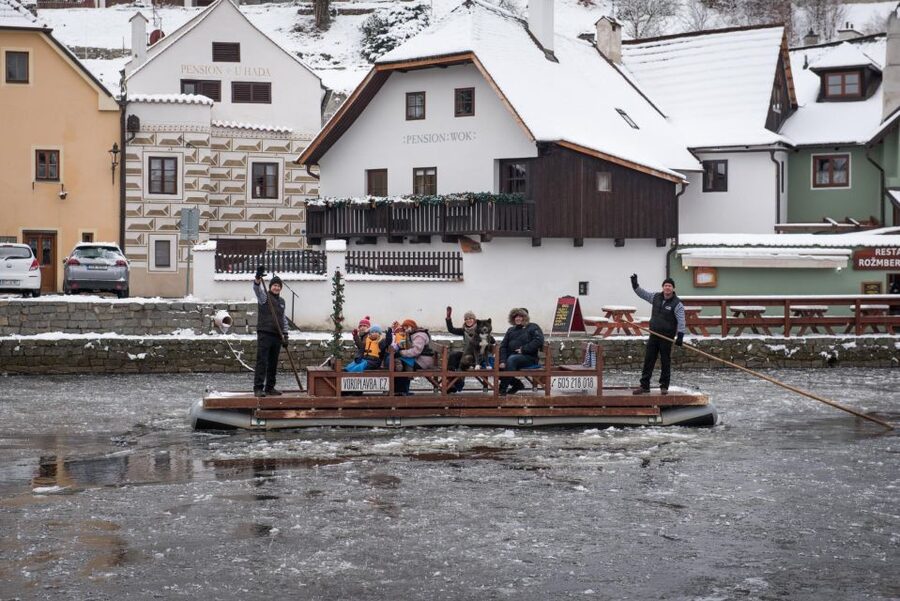 Český Krumlov: Advent Wooden Raft River Cruise - Why the Vltava changes your view of Český Krumlov