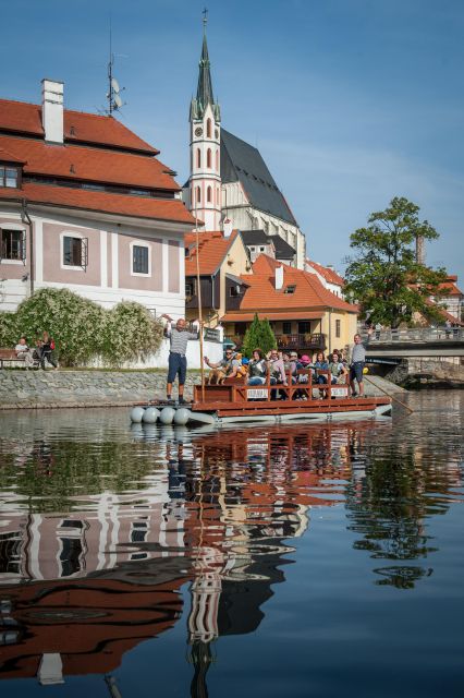 Český Krumlov: Advent Wooden Raft River Cruise - Thirty minutes on the river
