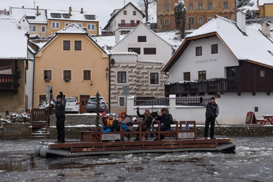 Český Krumlov: Advent Wooden Raft River Cruise - Practical planning for the day