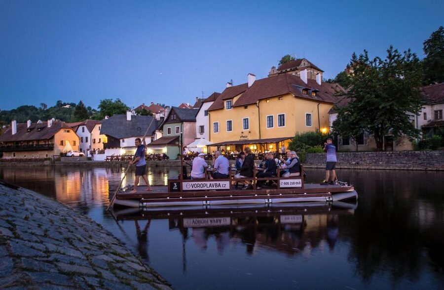 Český Krumlov: Advent Wooden Raft River Cruise - Starting at Krumlovské Benátky