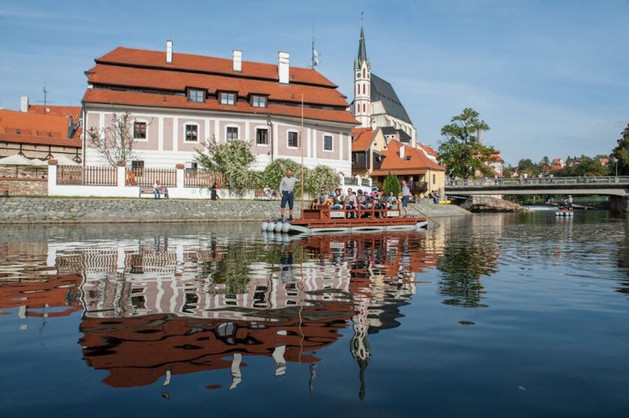 Český Krumlov: Wooden Raft River Cruise - The landmarks you see from the water