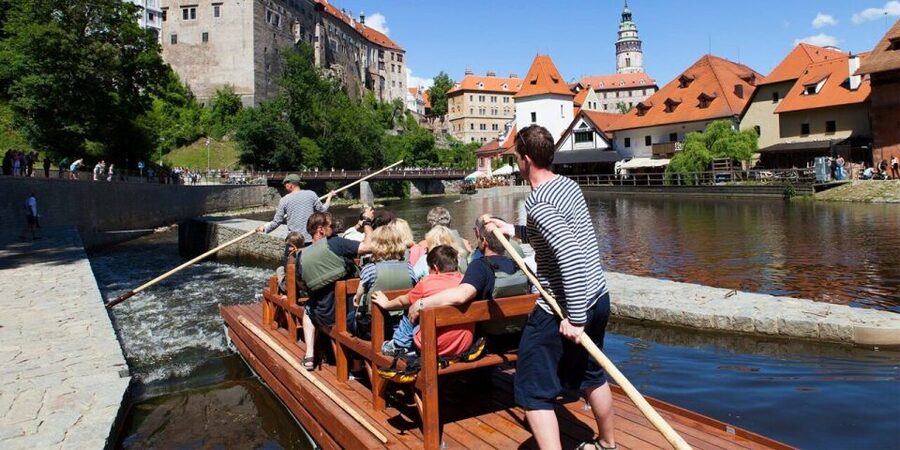 Český Krumlov: Wooden Raft River Cruise - The stop at Krumlovské Benátky