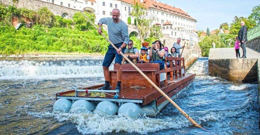 Český Krumlov: Wooden Raft River Cruise - Meeting at the Information Center and walking to Parkán Port