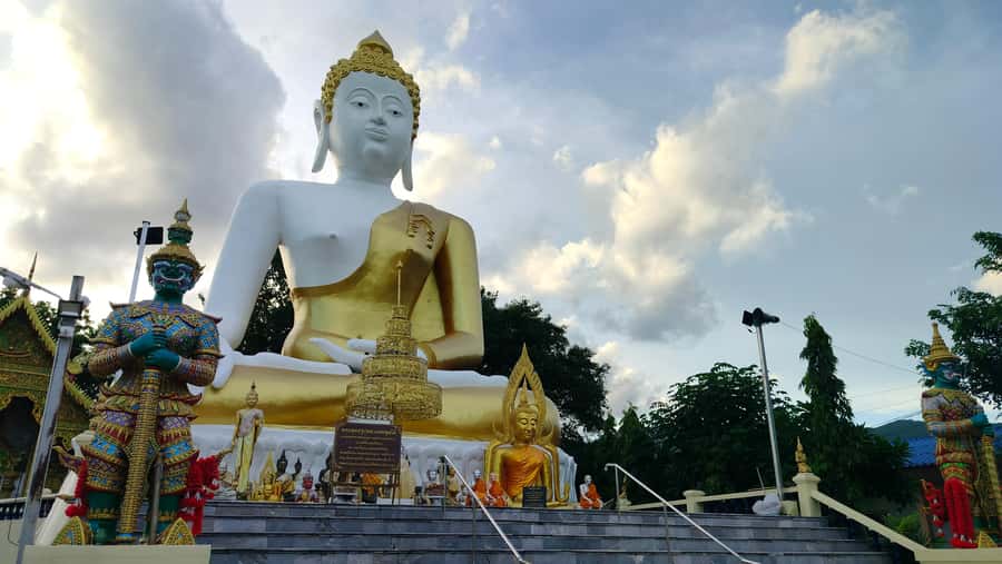 Chiang Mai: Bamboo Rafting and Wat Phra That Doi Kham - Wat Phra That Doi Kham and Its Wish-Making Tradition