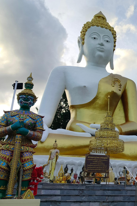 Chiang Mai: Bamboo Rafting and Wat Phra That Doi Kham - What to Pack for a Wet Afternoon