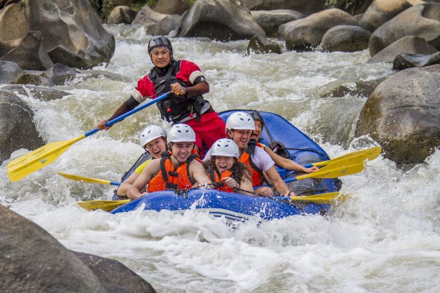 Chiang Mai: Mae Taeng River White Water Rafting - Lunch, showers, and the trip home