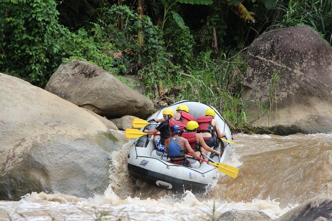 Chiang Mai Rafting in Mae Taeng River with Thai Buffet - Lunch on the riverbank