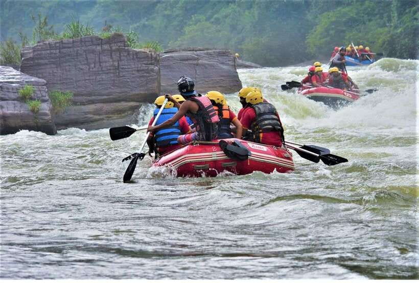 Colombo/ Negombo: Kithulgala White Water Rafting Adventure - Getting ready at the river