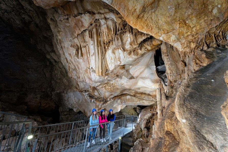 Cueva del Puerto and Rafting in Almadenes with 3 caves - Starting at Venta Reales