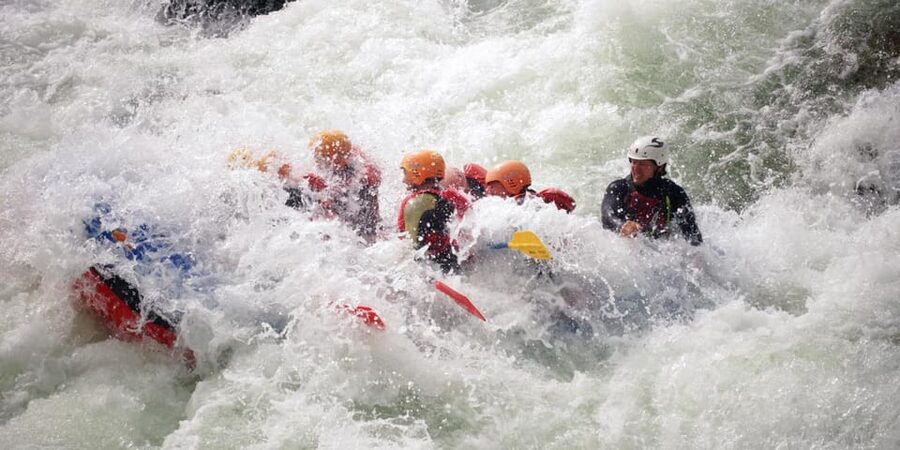 Dagali/Geilo: Wild Viking white water rafting - level 3 - Getting ready for cold, fast water