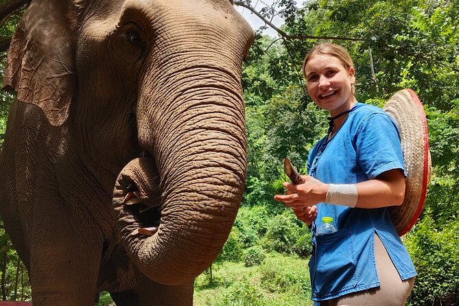 Ethical Elephant Visit and White Water Rafting in Chiang Mai - The 8:05 pickup and the road to Mae Taeng