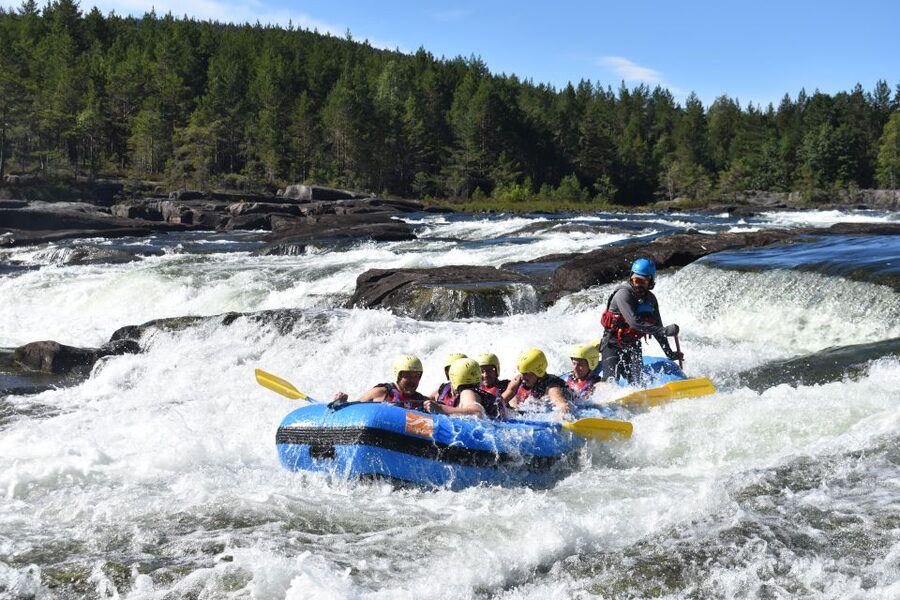 Evje: White Water Rafting Trip on Norway's Warmest Rivers - Guides, commands, and the group experience