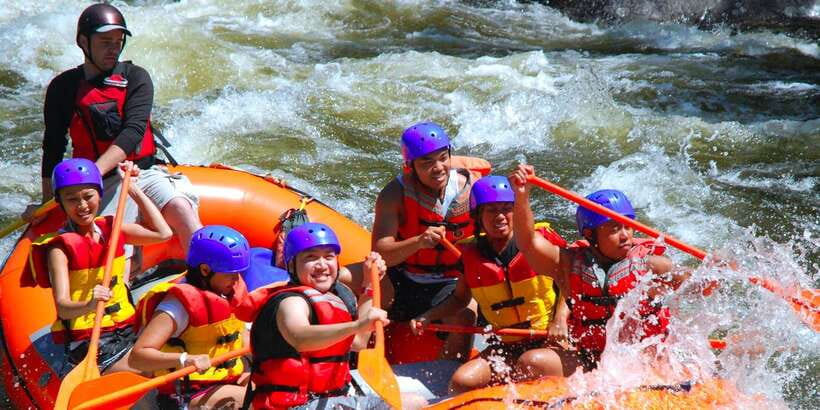 Exclusive Kitulgala: Whitewater Rafting with Lunch - Safety briefing and equipment before launch