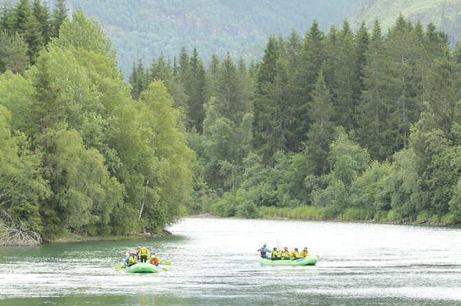 Family Rafting Grade 2 - On the Raundal River: rapids, pools, and teamwork