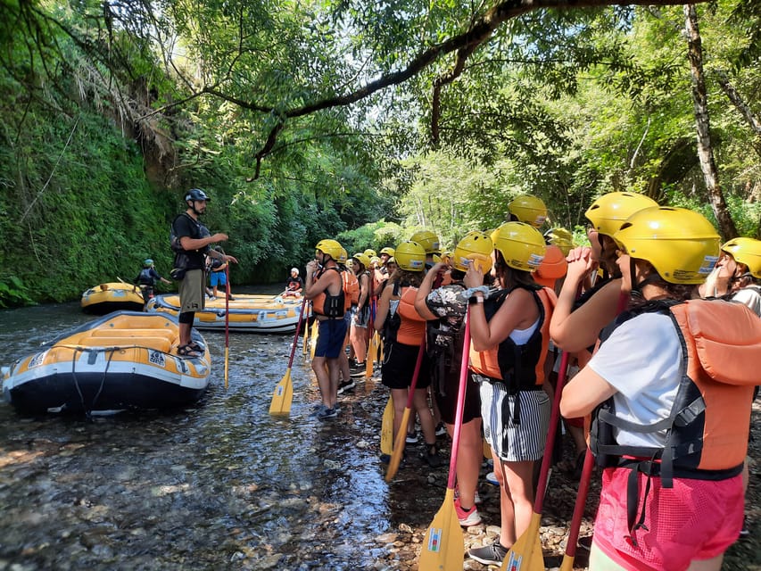 Family rafting in the Pollino National Park - The 10-minute transfer keeps the outing organized