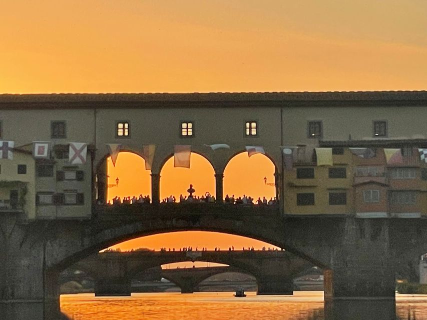 Florence: Ponte Vecchio Rafting Experience with Aperitif - The Uffizi Gallery from water level