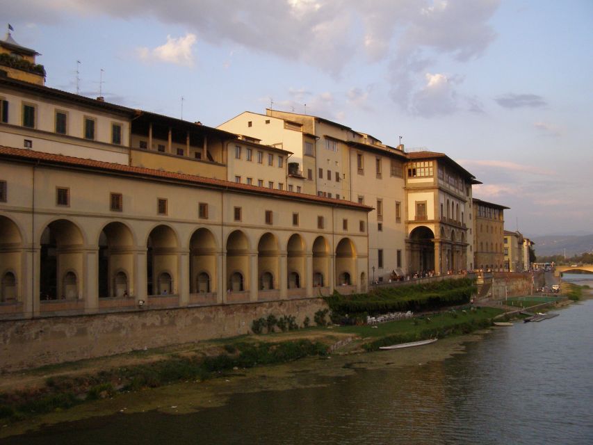 Florence: Ponte Vecchio Rafting Experience with Aperitif - Starting at San Niccolò by Piazza Poggi