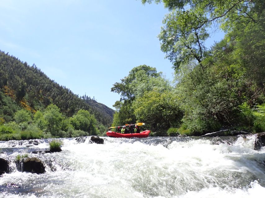 From Arouca: Cano-Rafting - Adventure Tour - Meeting the guide at Areinho River Beach