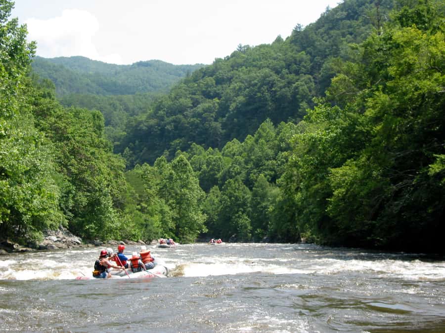From Hartford: Upper Pigeon River White Water Rafting Tour - Mountain views between the splashes
