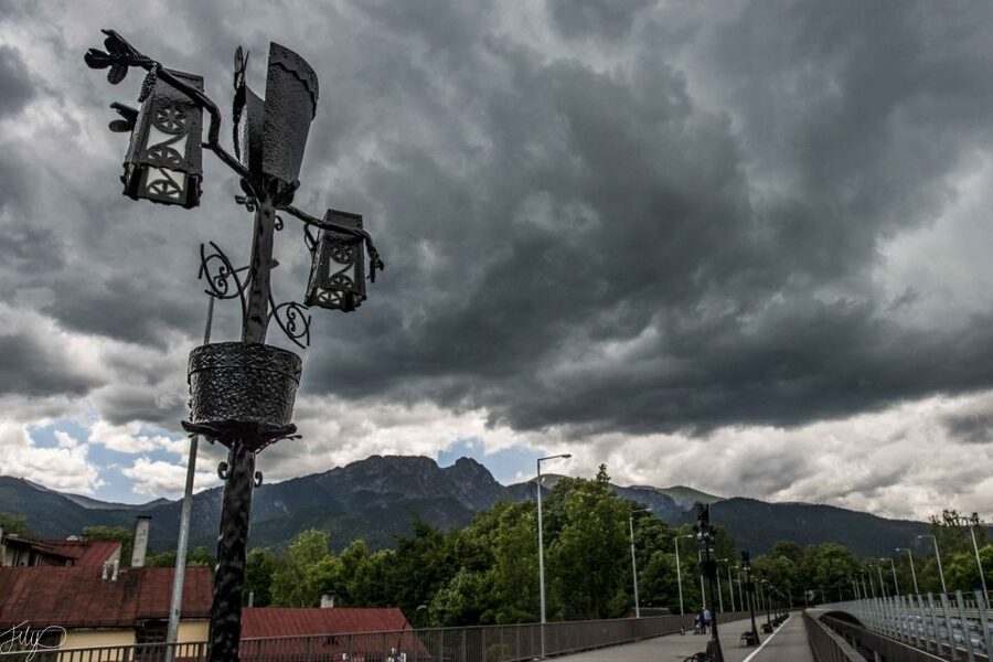 From Krakow: Zakopane and Dunajec River Rafting Tour - Krupówki Street and the Zakopane bazaar