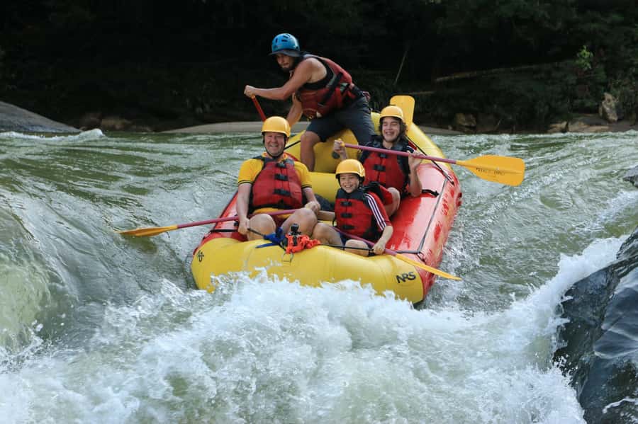 From Medellín: Paragliding and Rafting Combo Tour - Lunch between the air and the river