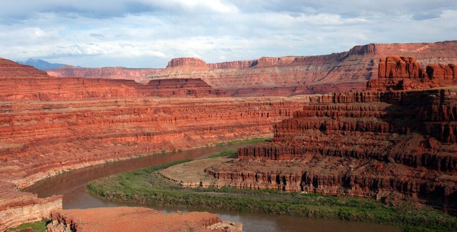 From Moab: Canyonlands 4x4 Drive and Colorado River Rafting - A full day that links Canyonlands and the Colorado