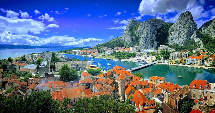 From Split: Van Transfer to/from River Rafting Tour in Omiš - The optional cliff jump