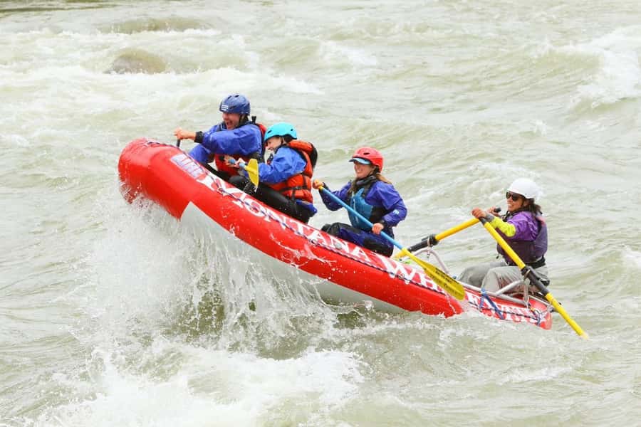 Gardiner: Half-Day Whitewater Raft Trip on the Yellowstone - The short shuttle and safety briefing
