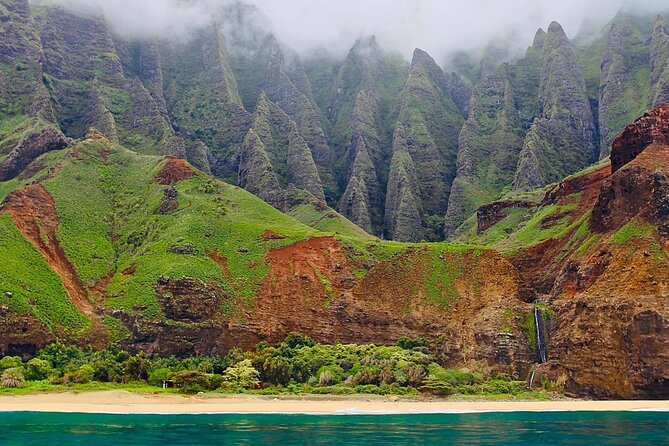 Kauai: Nā Pali Coast Zodiac Raft Expedition and Snorkeling - Sea caves and the important safety decision