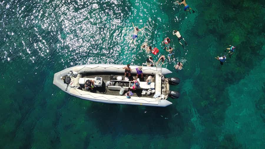 Kauai: Nā Pali Coast Zodiac Raft Sea Caves + Snorkel - The crew and the value of the price