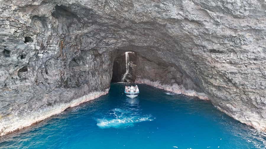 Kauai: Nā Pali Coast Zodiac Raft Sea Caves + Snorkel - Check-in in Waimea, then drive to the harbor