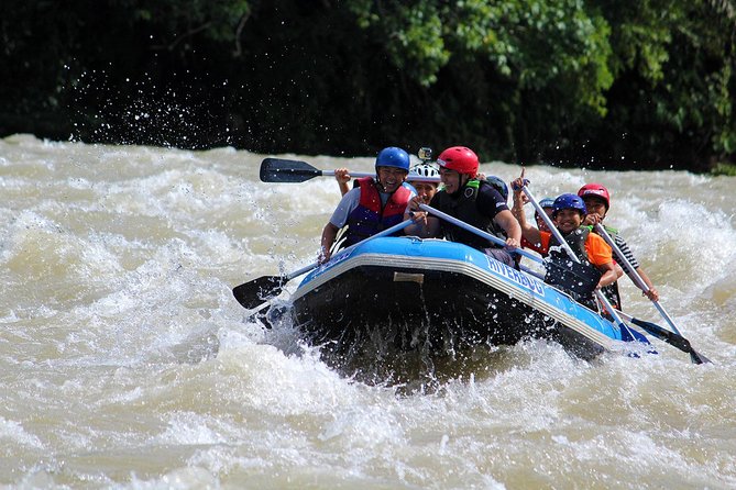 Kiulu River Water Rafting Day Tour from Kota Kinabalu - Riverside lunch after the rafting