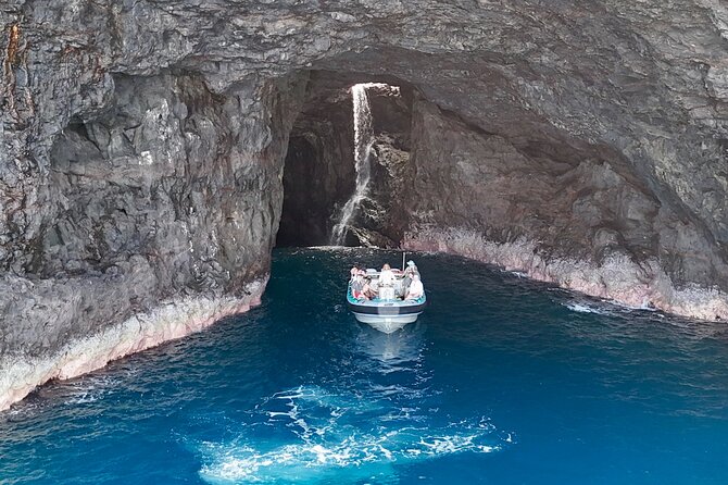 Nā Pali Coast Zodiac Raft Sea Caves Expedition on Kauai - The ride from Kikiaola Harbor to the coast