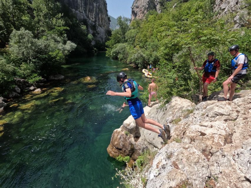 Omiš/Split: Cetina River Rafting Adventure & Cliff Jumping - The first rapids and the changing pace of the Cetina