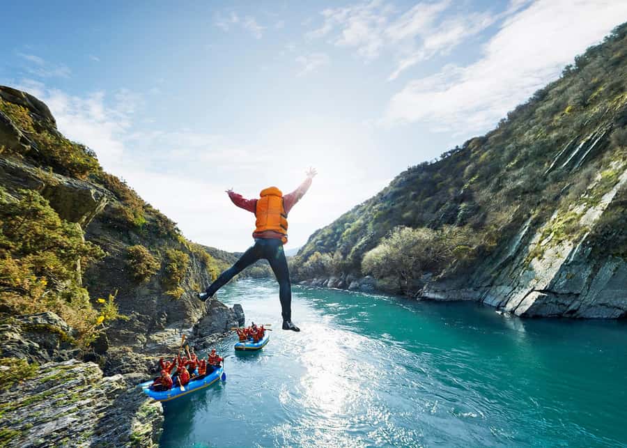 Queenstown: Kawarau River Rafting and Jet Boat Ride - From Queenstown streets to the Kawarau River