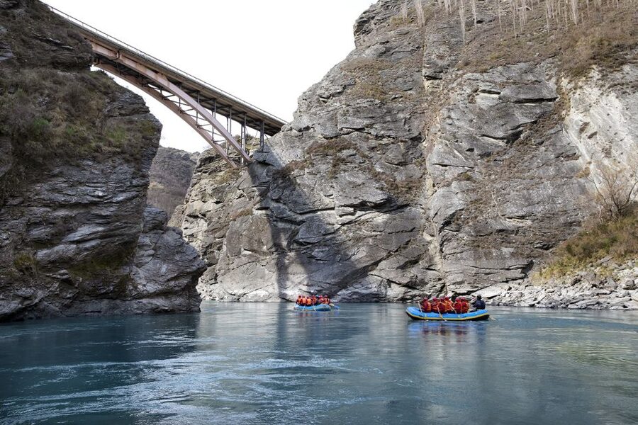 Queenstown: Kawarau River Rafting and Jet Boat Ride - How the guides shape the experience
