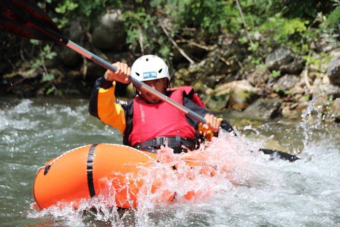 Raft pack - Handling a single-seat pack raft on the Lao