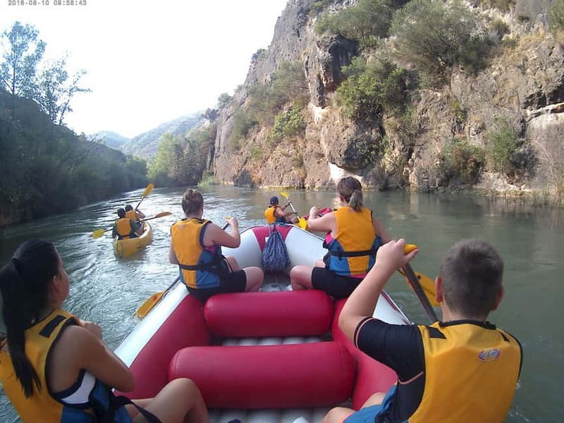 Rafting en Cañón de Almadenes y Cueva Abrigos Rupestres - A Gentle Route Through Almadenes Canyon