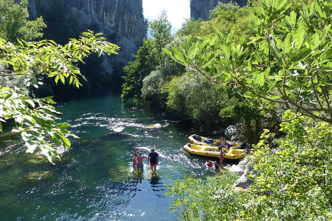 Rafting Experience in the Canyon of the River Cetina - What the first paddle through the canyon feels like