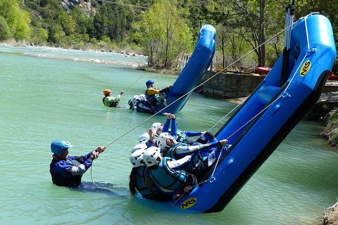 Rafting in Gallego River - Spain, Murillo de Gallego - UR Pirineos - What class II to class IV rapids mean for you