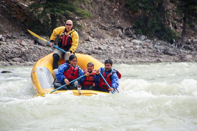 Rafting on Athabasca River Mile 5 in Jasper - Finishing near Old Fort Point