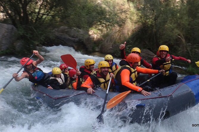 Rafting white water in Montanejos 1h Valencia - The optional rock jump and aquatic canyoning