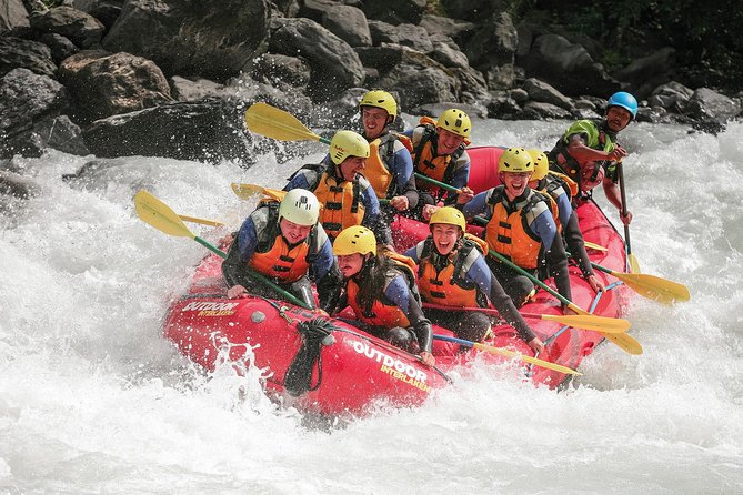 River Rafting Lütschine in Bernese Oberland - Taking on the class III and IV rapids